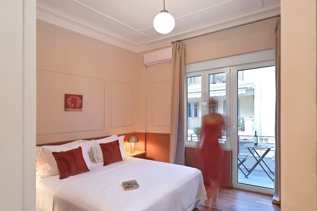 The Acropolis Window in Plaka-Deluxe Apartment gallery image 2