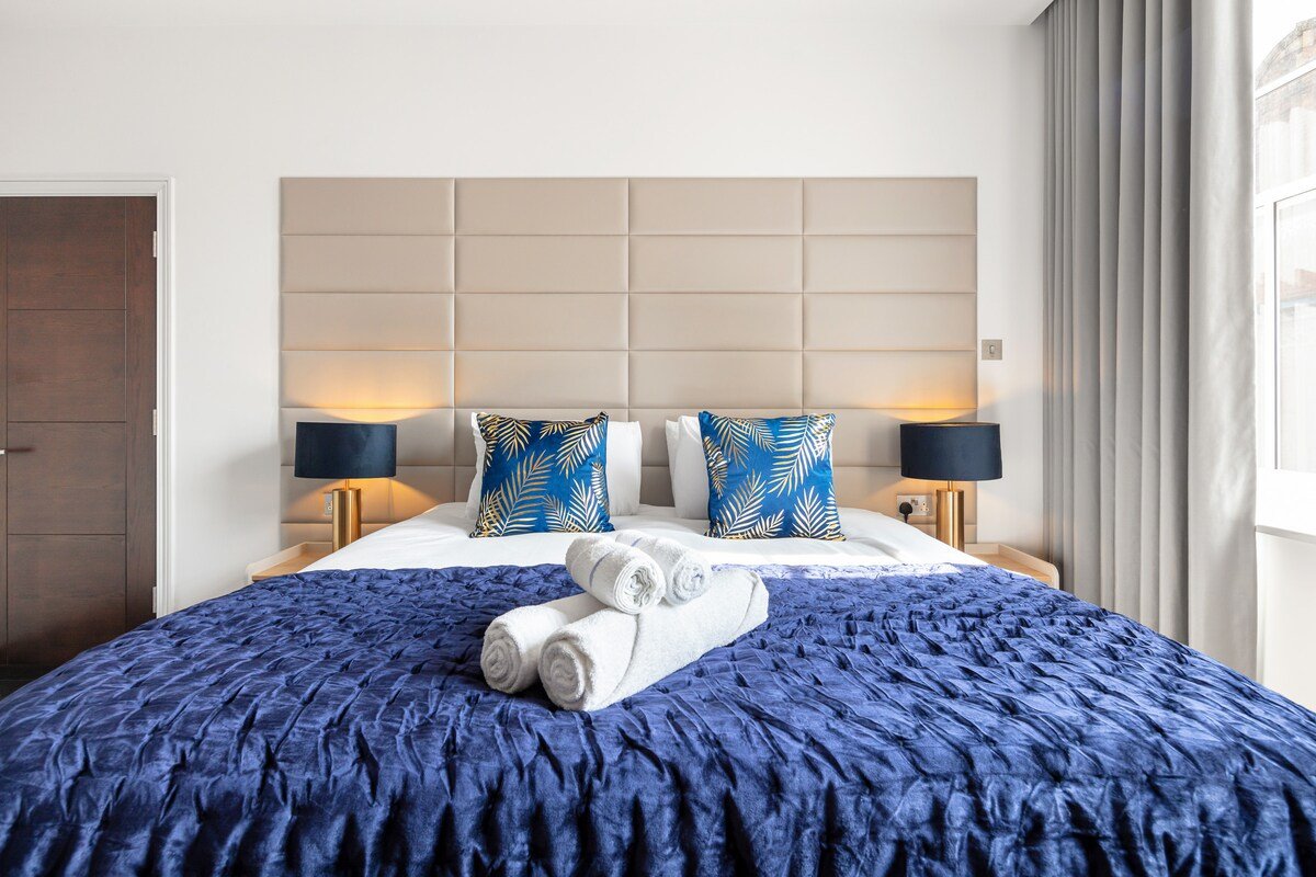 The May Fair Queen gallery image 4