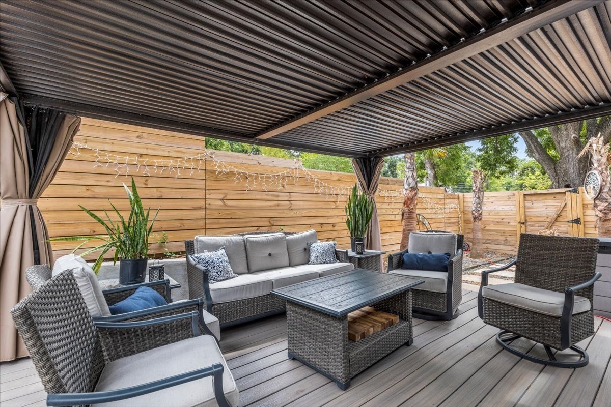 Walkable 3-home 3,800 sq-ft Villa gallery image 3