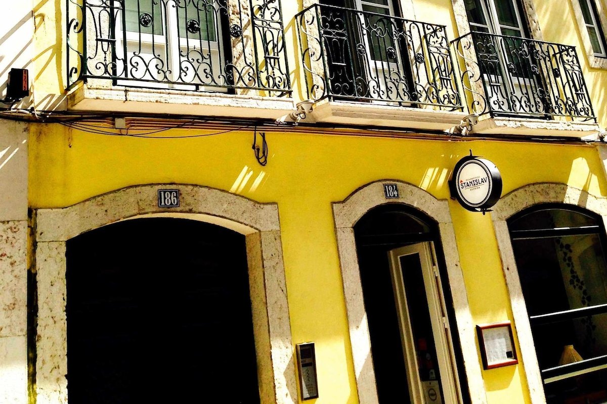 Stylish 2BR Loft w/ Views • Av. Liberdade & Metro gallery image 4