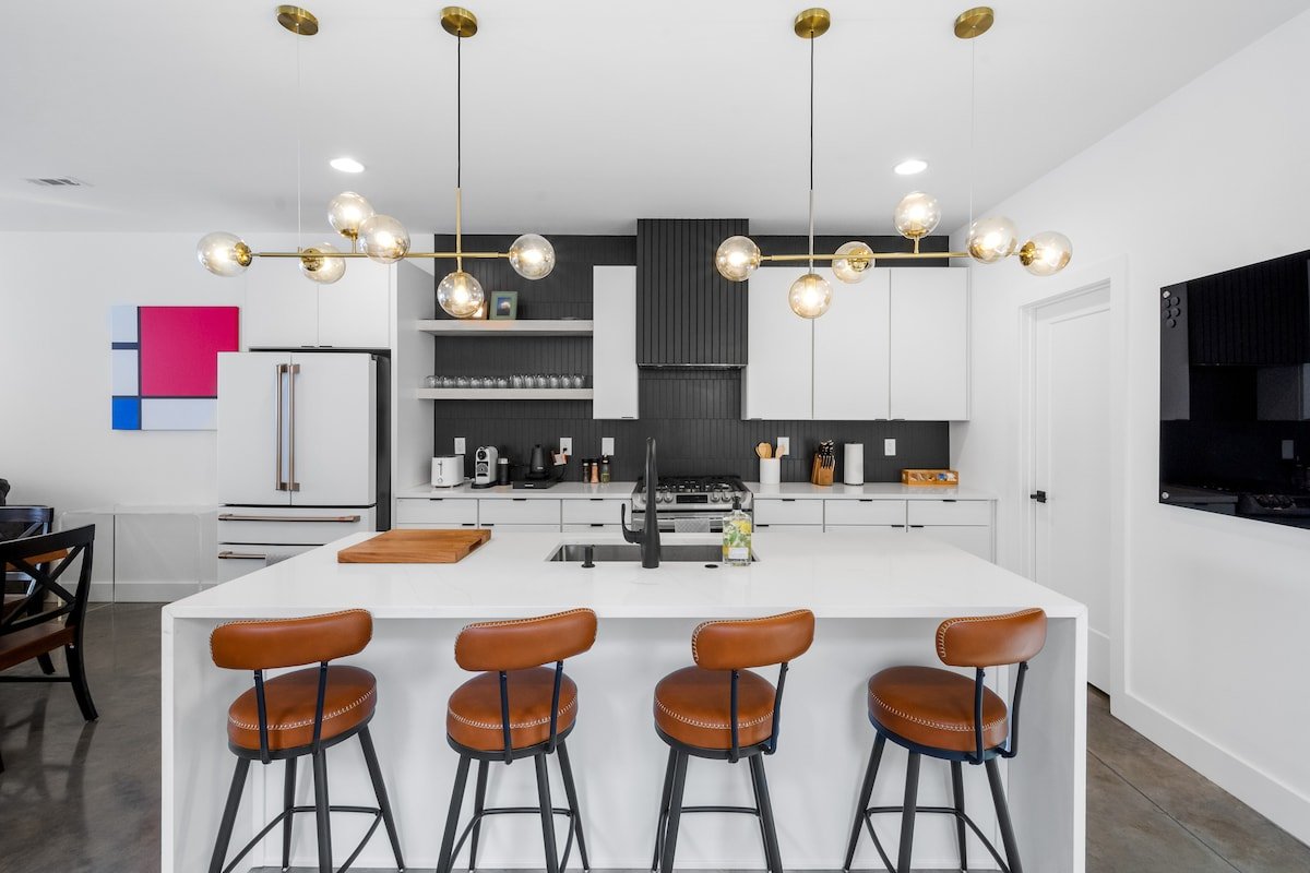 Modern New Home, Big Roofdeck, Minutes to Downtown gallery image 5