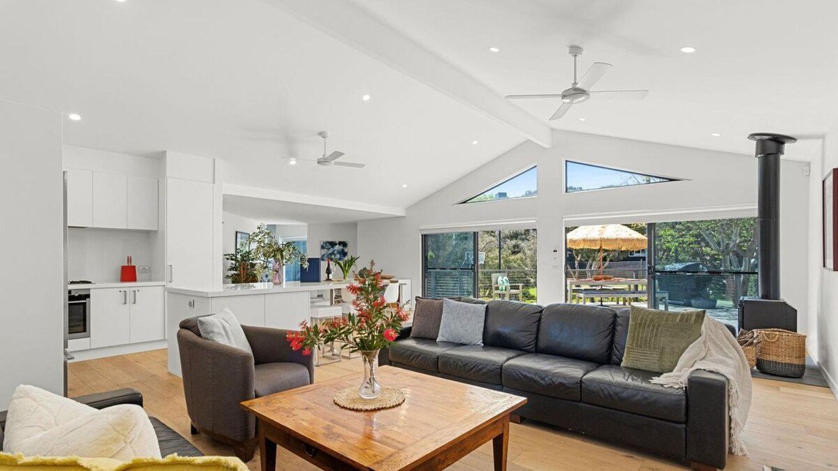 Coastal Hideaway – A Luxurious Retreat by the Sea gallery image 5