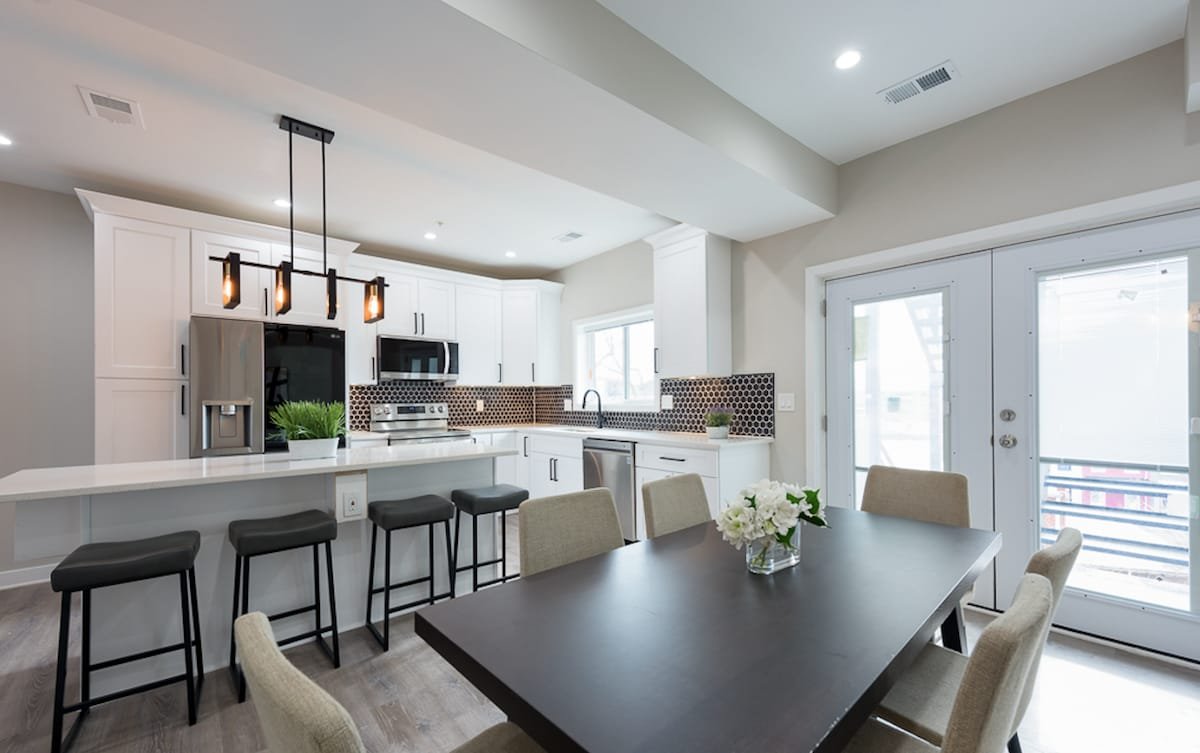 LUX 3BR Apartment w/Rooftop gallery image 2