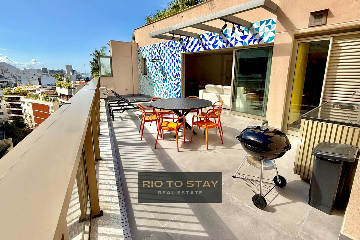 Modern penthouse with terrace in Leblon