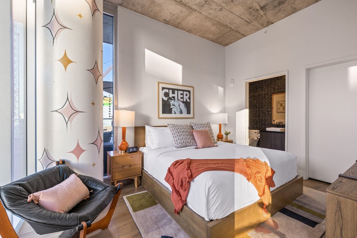 Luxe + Swanky 10BR Rainey Retreat | Rooftop Pool gallery image 2