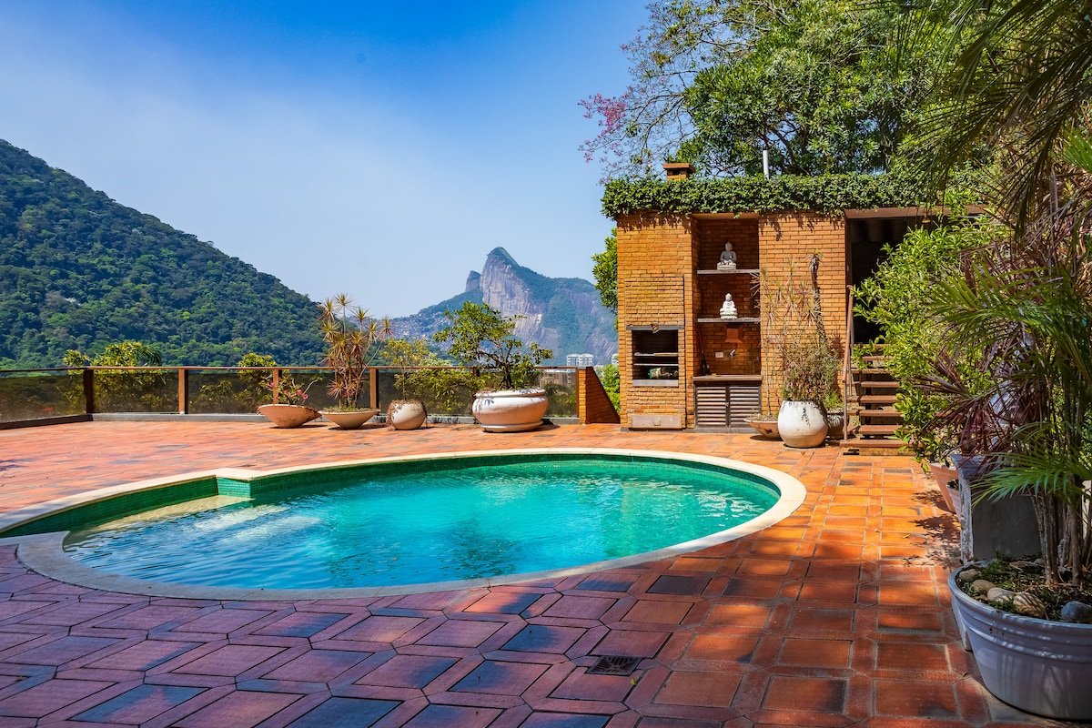 5 Br Ocean and Mountain View Villa in Heart of Rio gallery image 2