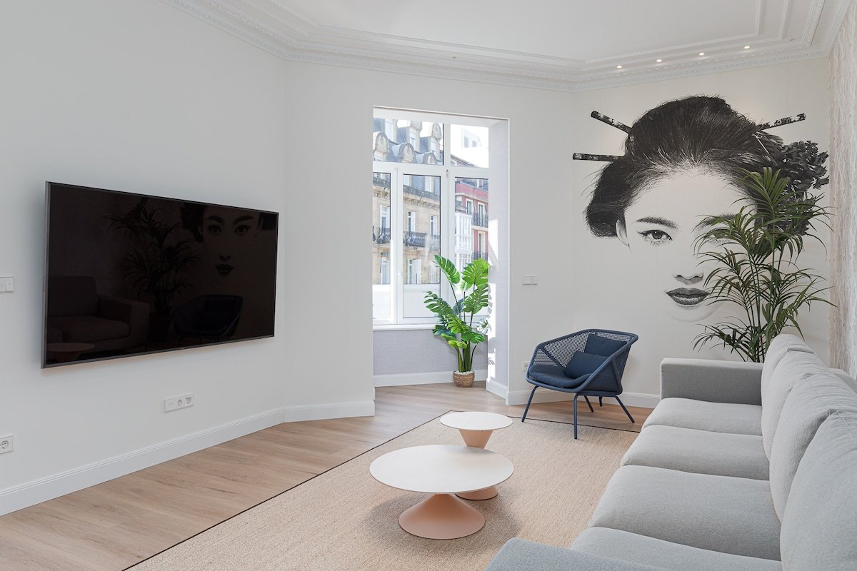 “Mondrian” new, ac, design lovers, near La Concha gallery image 4