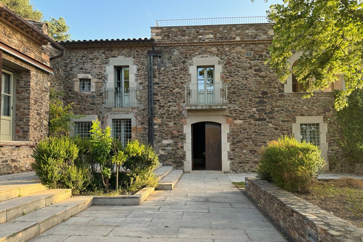 Can Juliol, a beautifully restored stone villa gallery image 4