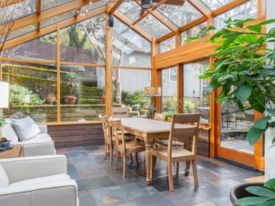 Golden Solarium – Entire Fremont Home w/ AC & Gym