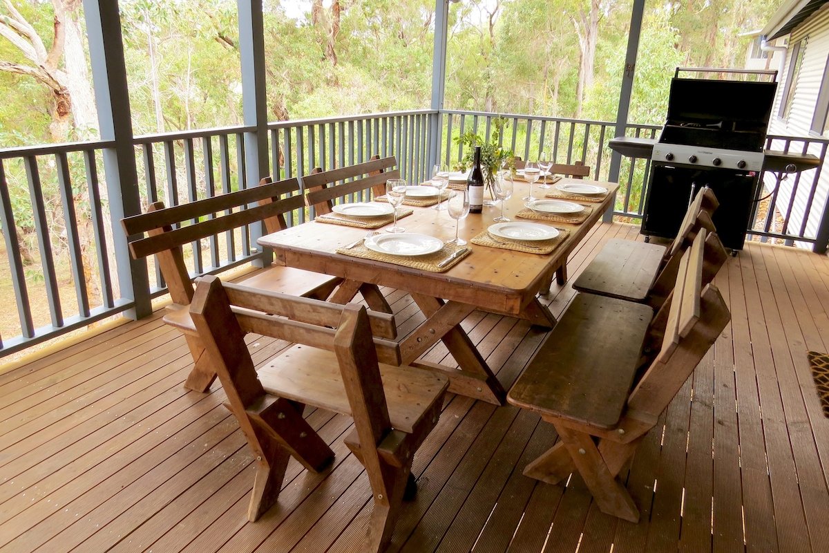 Treehouse – elevated nature setting, kids TV room gallery image 2