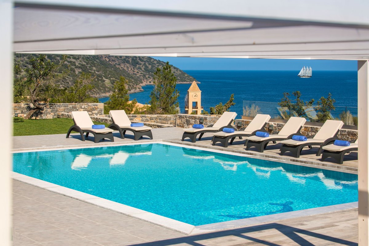 Villa Bellelen with a heated pool