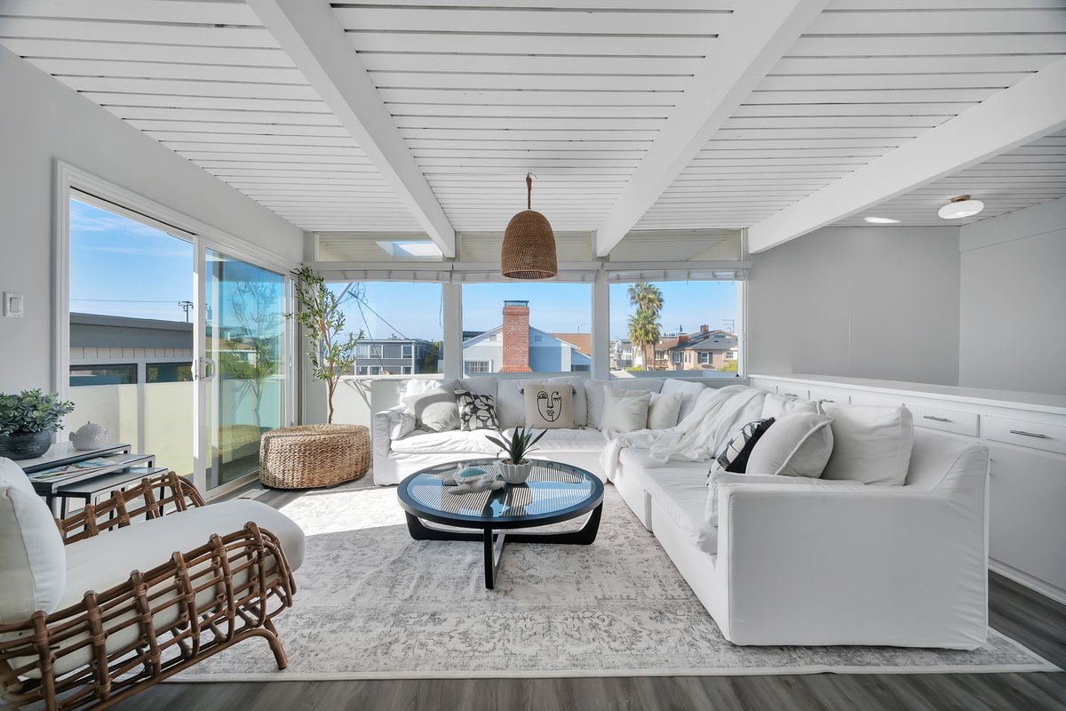 Steps from the Sand – Manhattan Beach Living