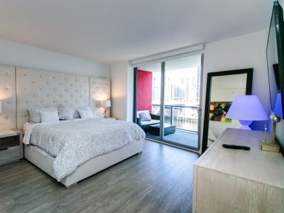 BEACHWALK RESORT 3/3 BDRM LARGE BALCONY POOL VIEW