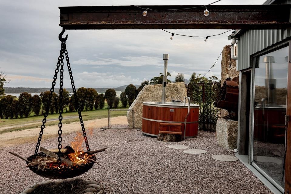 Humbug Bunk House & Hot Tub! gallery image 2