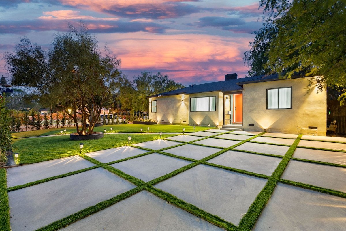 Getaway Oasis by Universal Studios | 4 BR / 4.5 BA gallery image 4