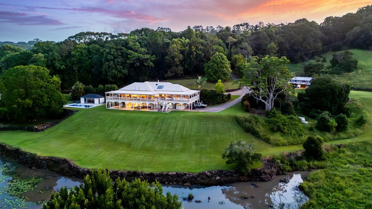 Federal Estate Whole House gallery image 4