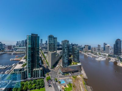 Sky High 3 Bedroom Apts with Dual Harbour Views