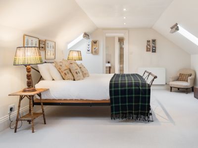 Georgian Apartment with Castle Views