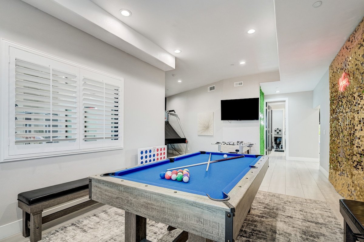 4400 sq ft/Luxurious Indoor Pool/Game Room/11bd gallery image 3