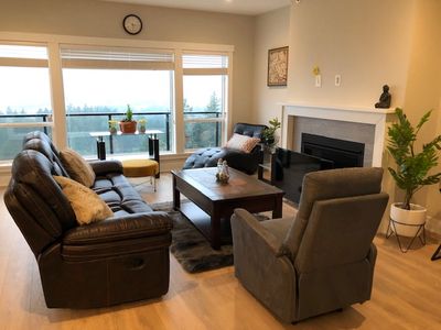 Cheerful 5-bedroom New home with aspectacular view