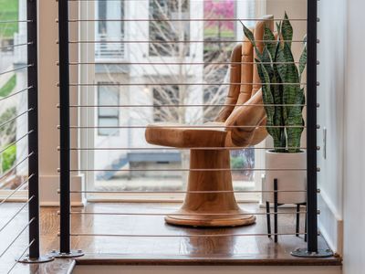 HILL HOUSE | Walk to Gulch! Sauna, Hot Tub, Gym!