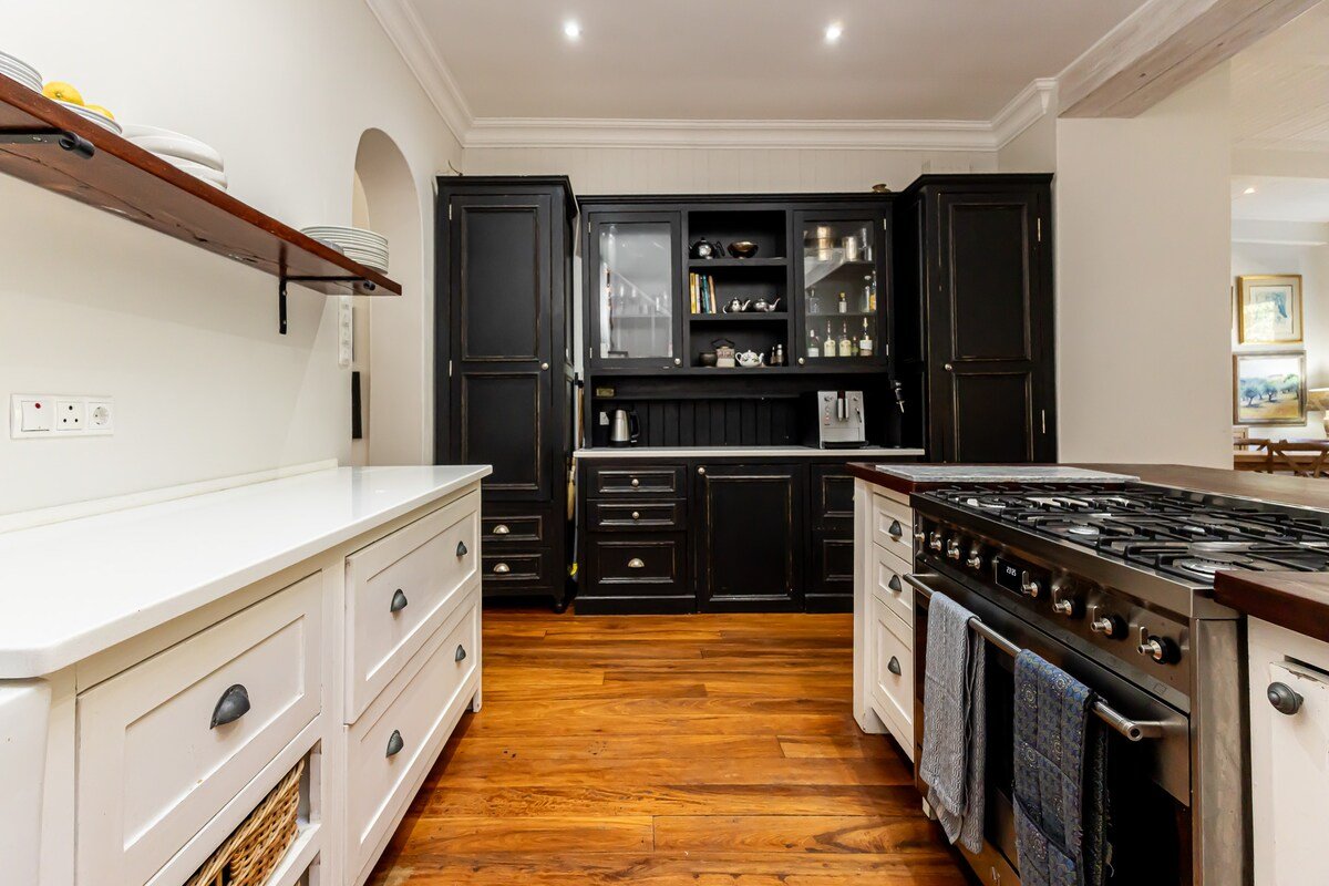 Woodside Villa gallery image 3