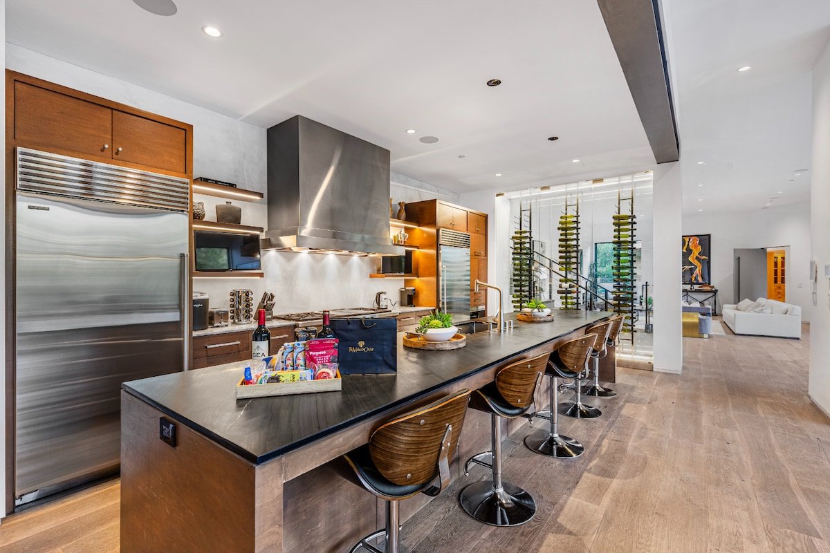 Peaceful Luxe Getaway in Exclusive Bel Air gallery image 5