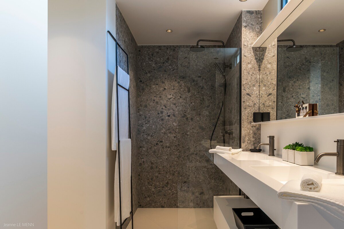 Prestige gallery image 4