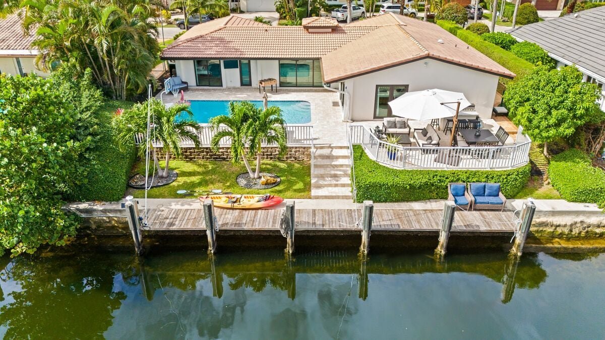 HUGE Heated Pool~Waterfront~BIG Patio + Dock gallery image 4