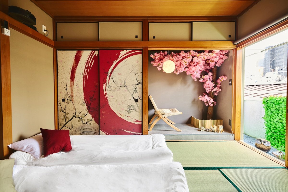 駅徒歩2分、新宿電車4分、寝室4室、リビングルーム1室、シャワー2室、お子様向けボルダリング gallery image 3