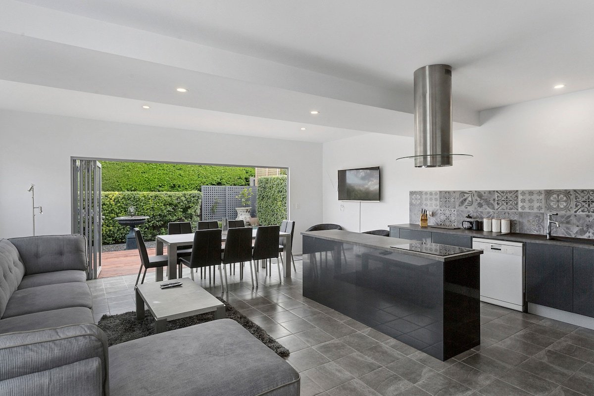 Ellis Cottage, Glebe – Luxury House, Hobart CBD gallery image 5