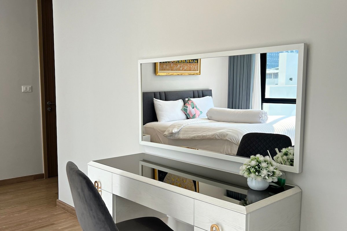 301: Luxury 4Beds 4BA Cozy&Private, City/Pool View gallery image 4