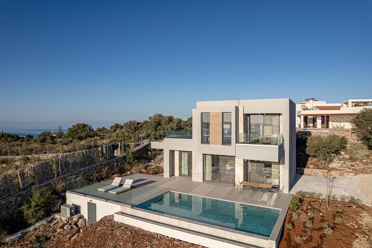 PhantΩm Villas, Villa Kateena (heated pool)