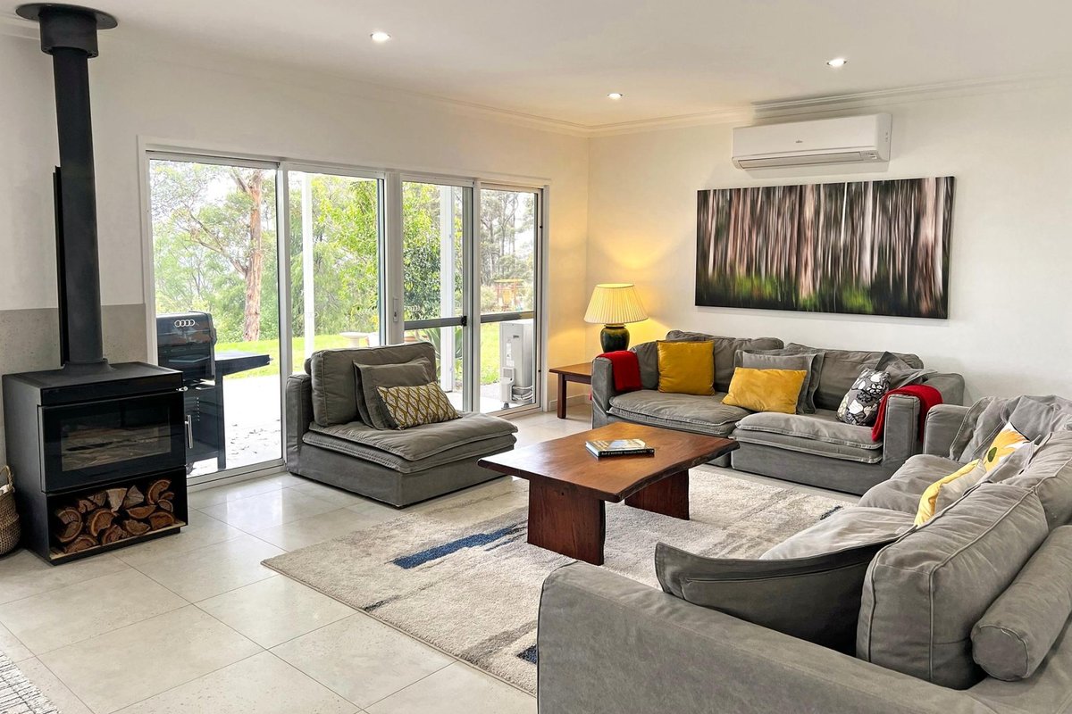 Shadforth Rise: Peaceful modern haven, Inlet views