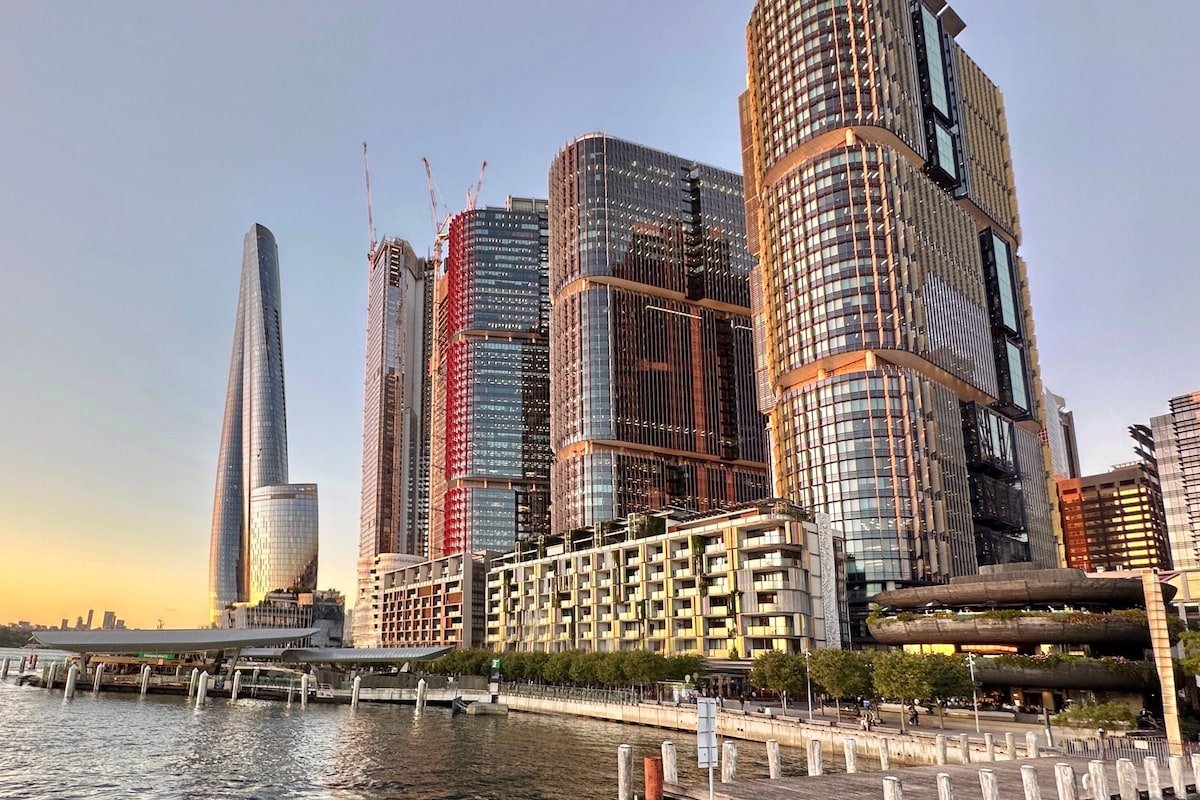 RARE Waterfront Oasis in CBD | Luxurious & Central gallery image 4