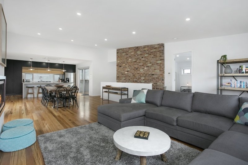 QUALITY ACCOMMODATION ONLY 200M FROM BEACH! gallery image 3