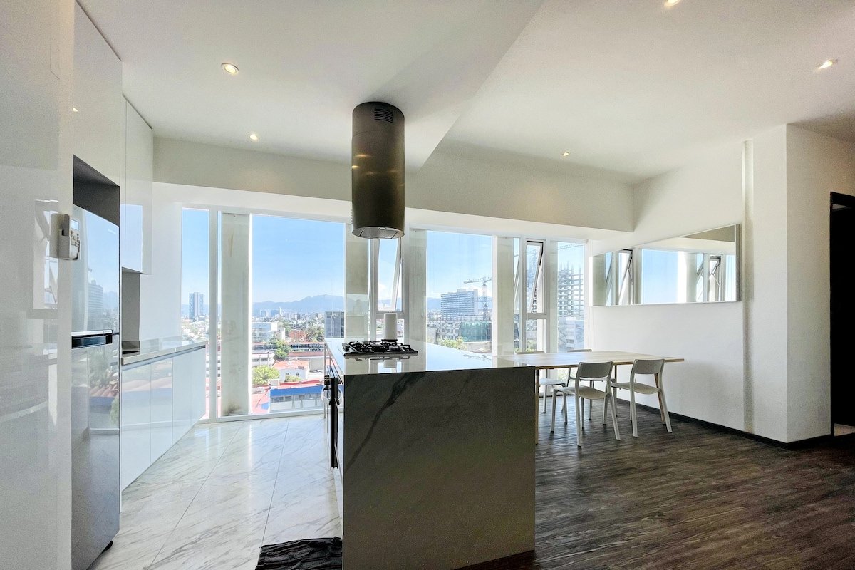 Highrisecondo terrace hotcoldtubs WiFi400Mbps gallery image 2