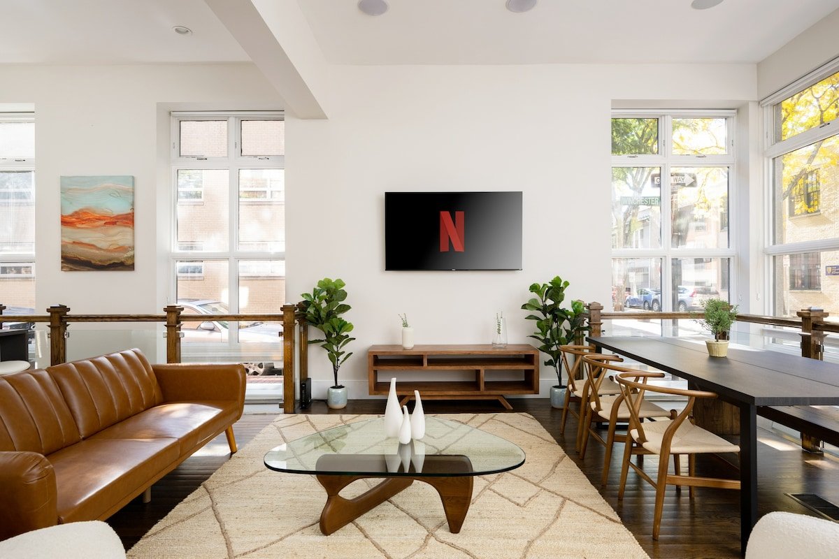 Spacious, Sun-filled Brownstone in Heart of Boston gallery image 3