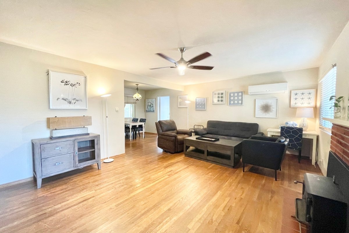 Pretty House in Cupertino Walk to Apple De Anza gallery image 3