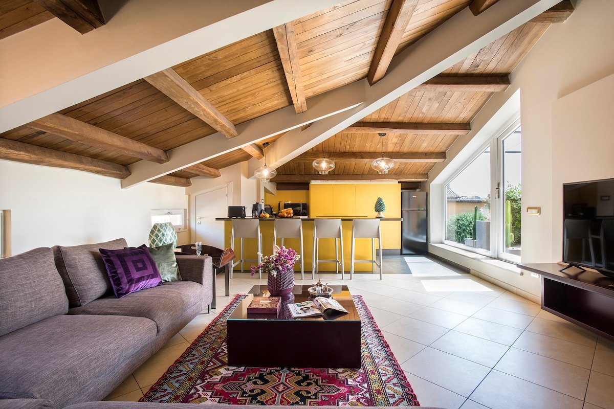 Exclusive Views from a Sunny Attic near Vatican! gallery image 2