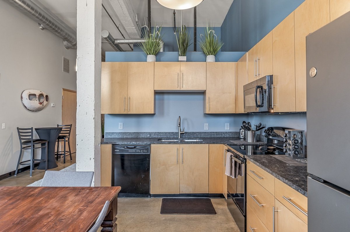 5BR Dinkytown Loft by UMN & Downtown Minneapolis gallery image 5