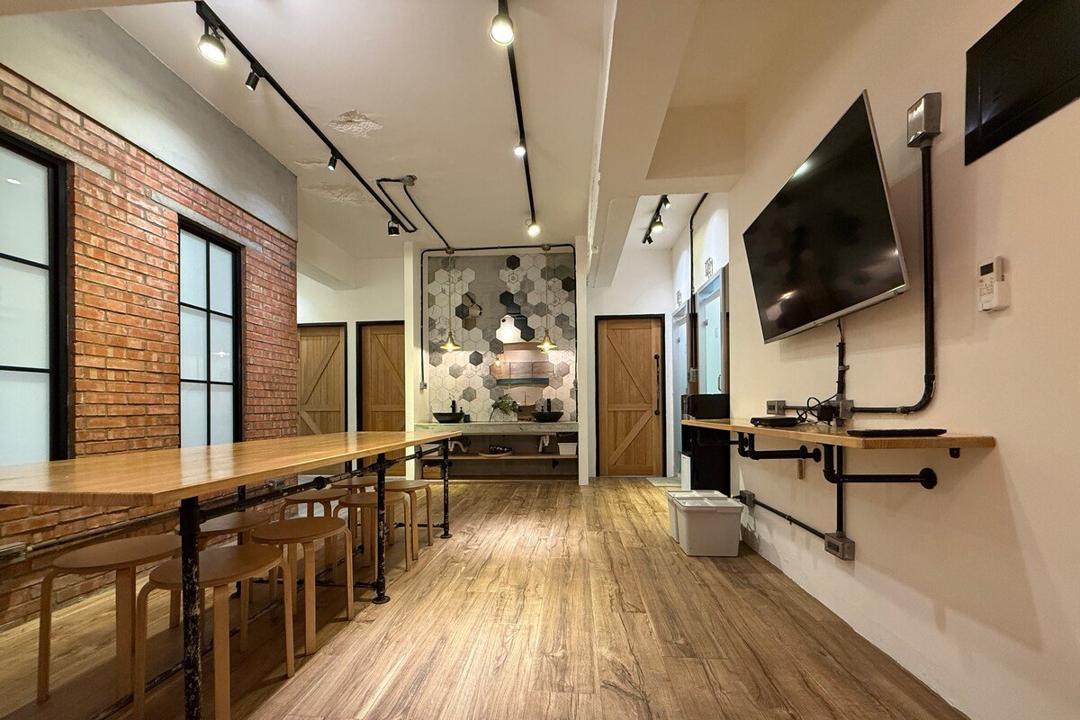 2 台北車站 機場捷運 西門町商圈 北門 （家庭旅遊 團體） gallery image 2