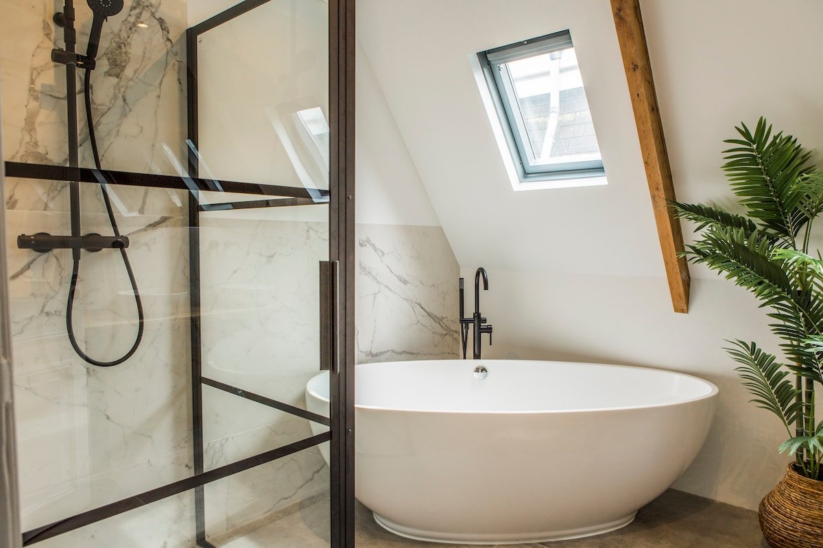 Beautiful spacious appartment in de Pijp (140M2) gallery image 5