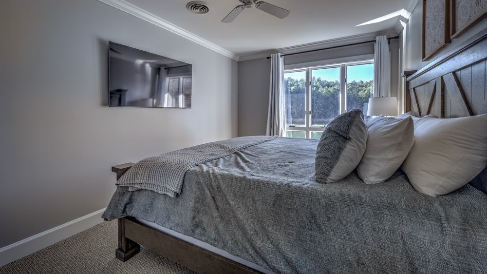 Country Roads- Lake Front, Hot Tub, Pool Table gallery image 5