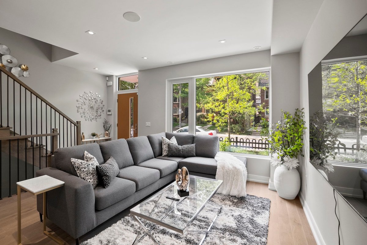 Stunning Home Downtown Toronto! gallery image 2