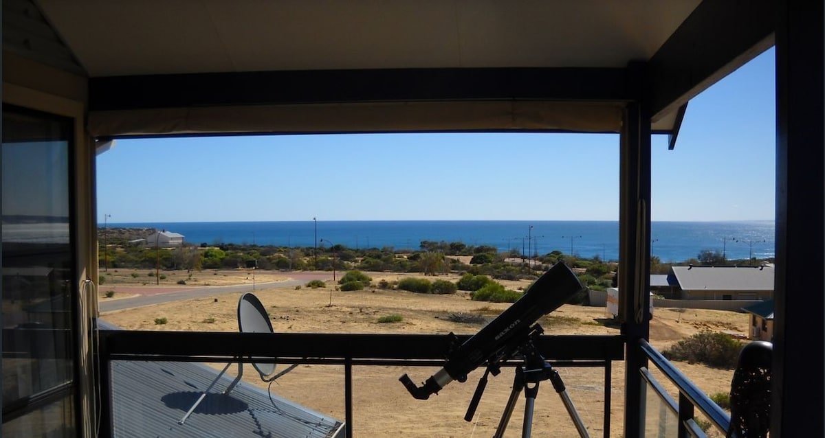 AMAZING views at The Lookout FREE WIFI & NETFLIX gallery image 4