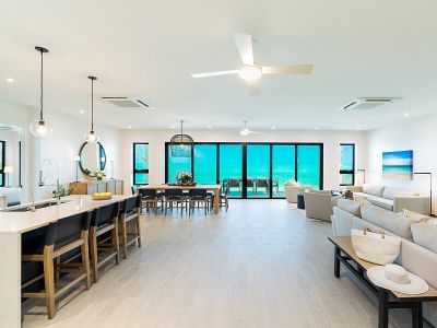 Breathtaking 2 Bedroom Penthouse on the ocean!