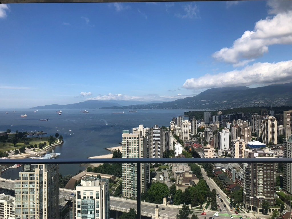 Breathtaking Views 3 bdrm, pool, hot tub, gym gallery image 5