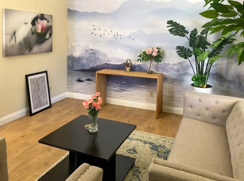 Spacious 7 Bedroom Home Great for 16 Guests gallery image 3