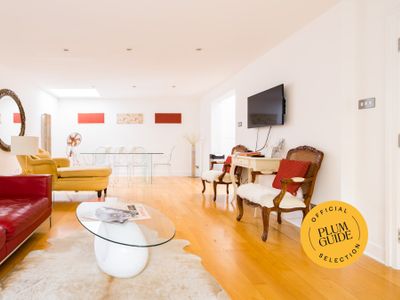 Modern 3BR Notting Hill Gem | Patio + 2.5 Baths